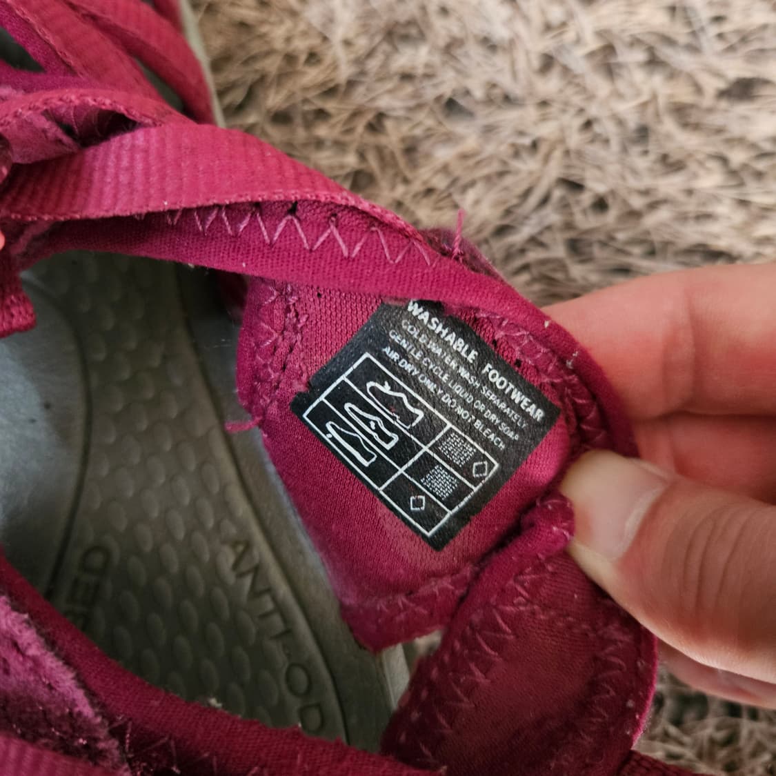 킨(KEEN) 버건디 위스퍼 스트렙 샌들 240size 상품이미지8