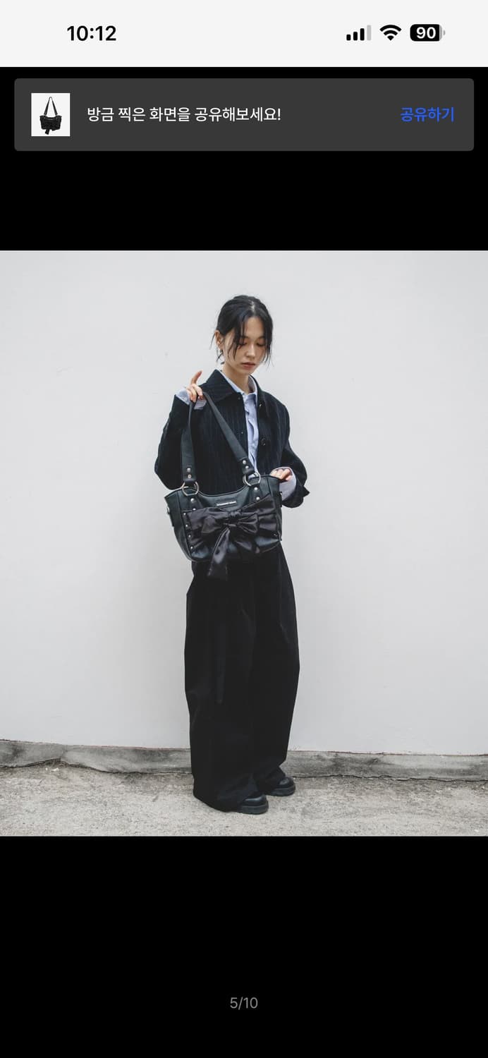 (박스포함)이우가마카라스 레이스 리본 레더 숄더백 (Black) 상품이미지9