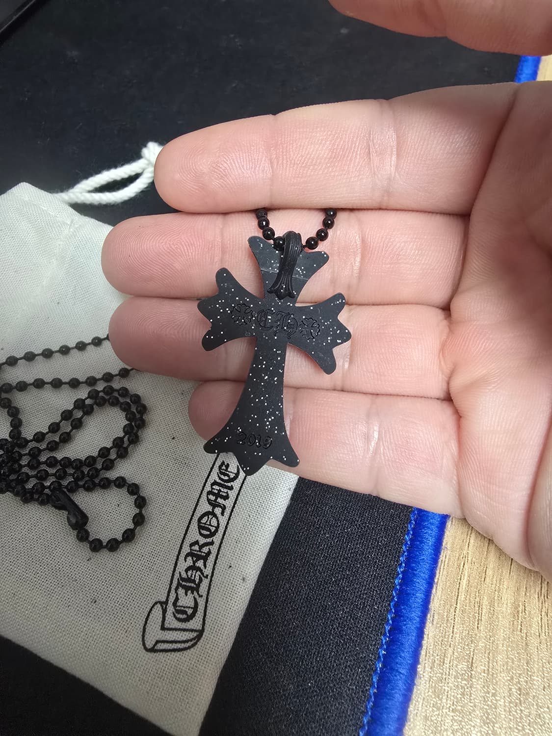 크롬하츠 실리크롬 CH 크로스 펜던트 블랙 글리터 상품이미지3