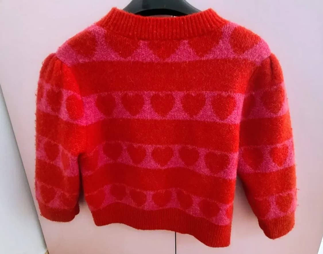 하트 패턴이 돋보이는 Zara 레드 크롭 니트 상품이미지3