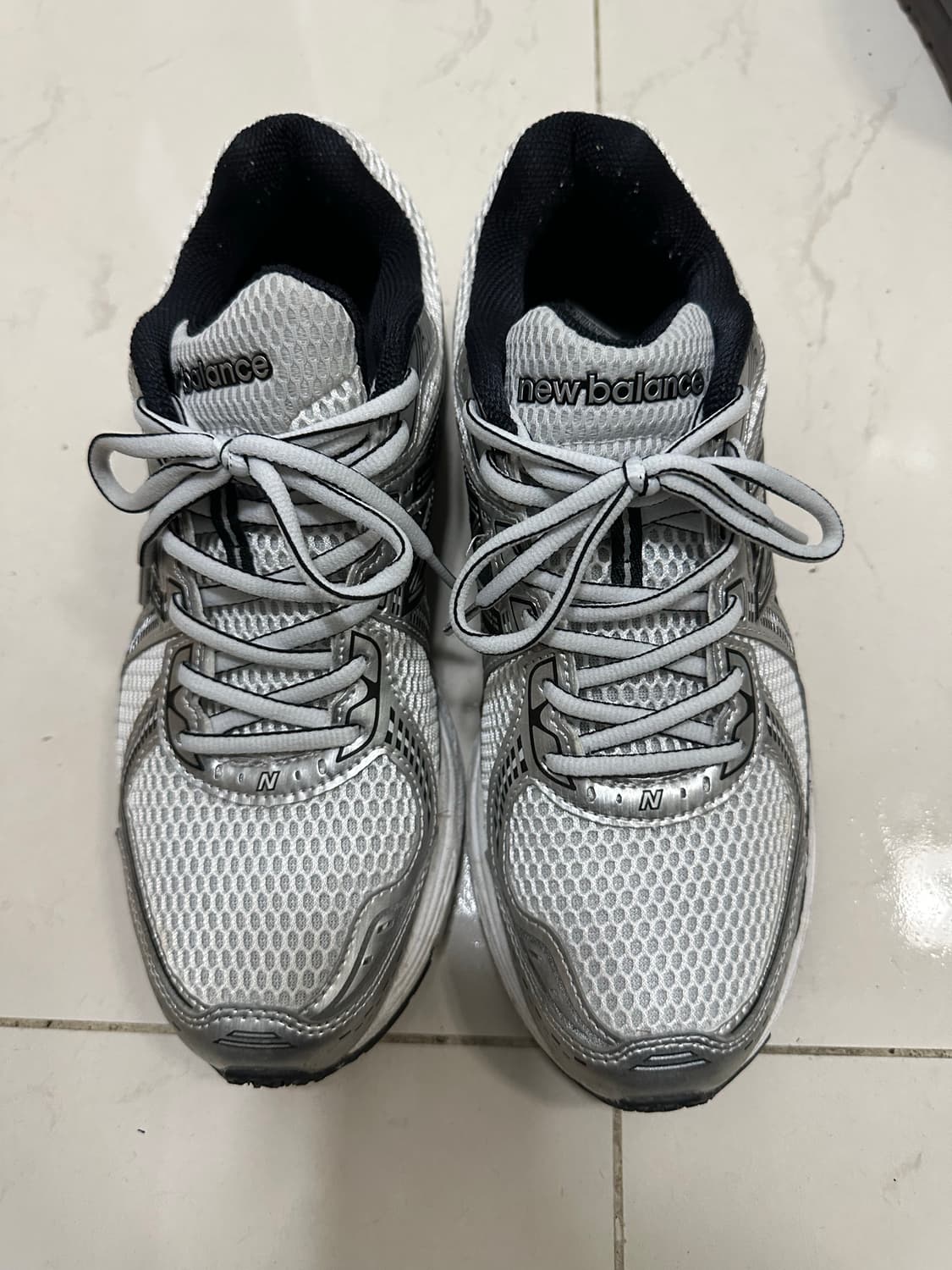 [판매] 뉴발란스 860v2 화이트 블랙 운동화 런닝화 265 상품이미지4
