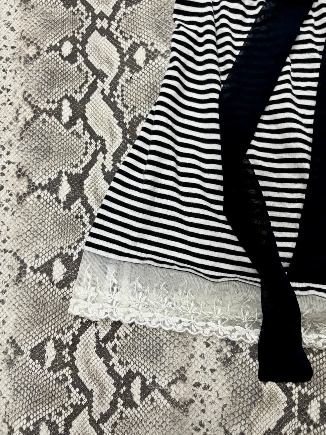 “Vintage” Y2K Stripe Lace Sleeveless 상품이미지2