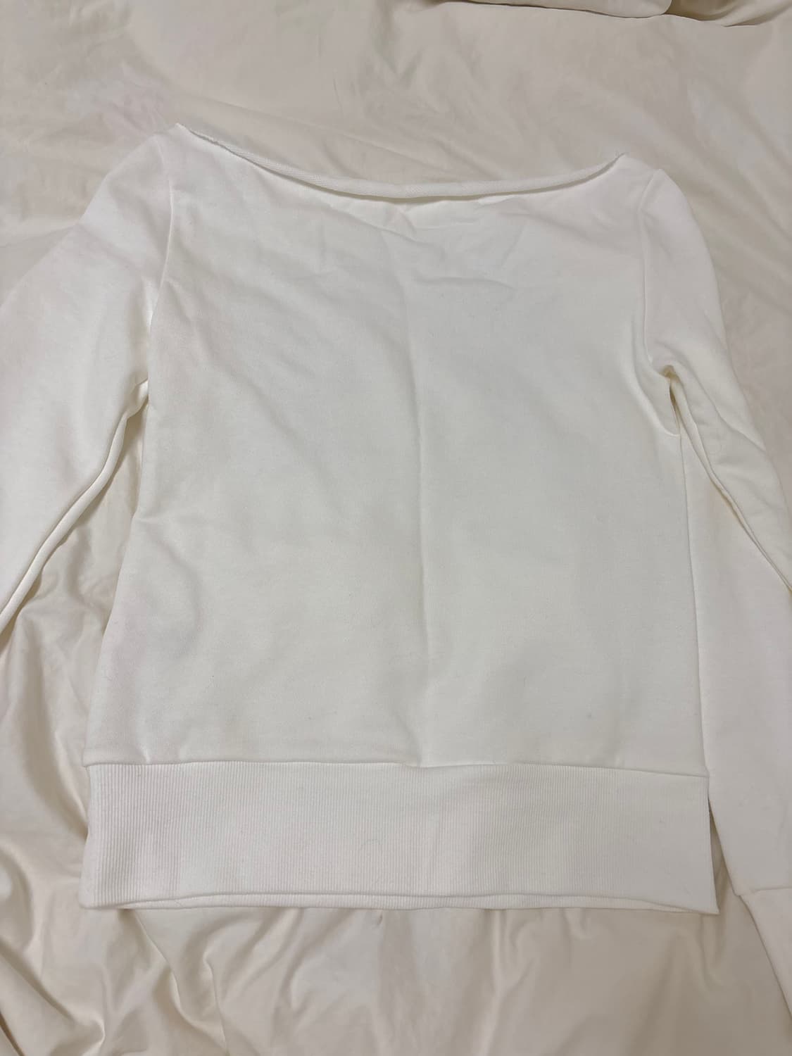 (새상품)포어링 맨투맨 4US Pocket sweatshirts 오프숄더 상품이미지5