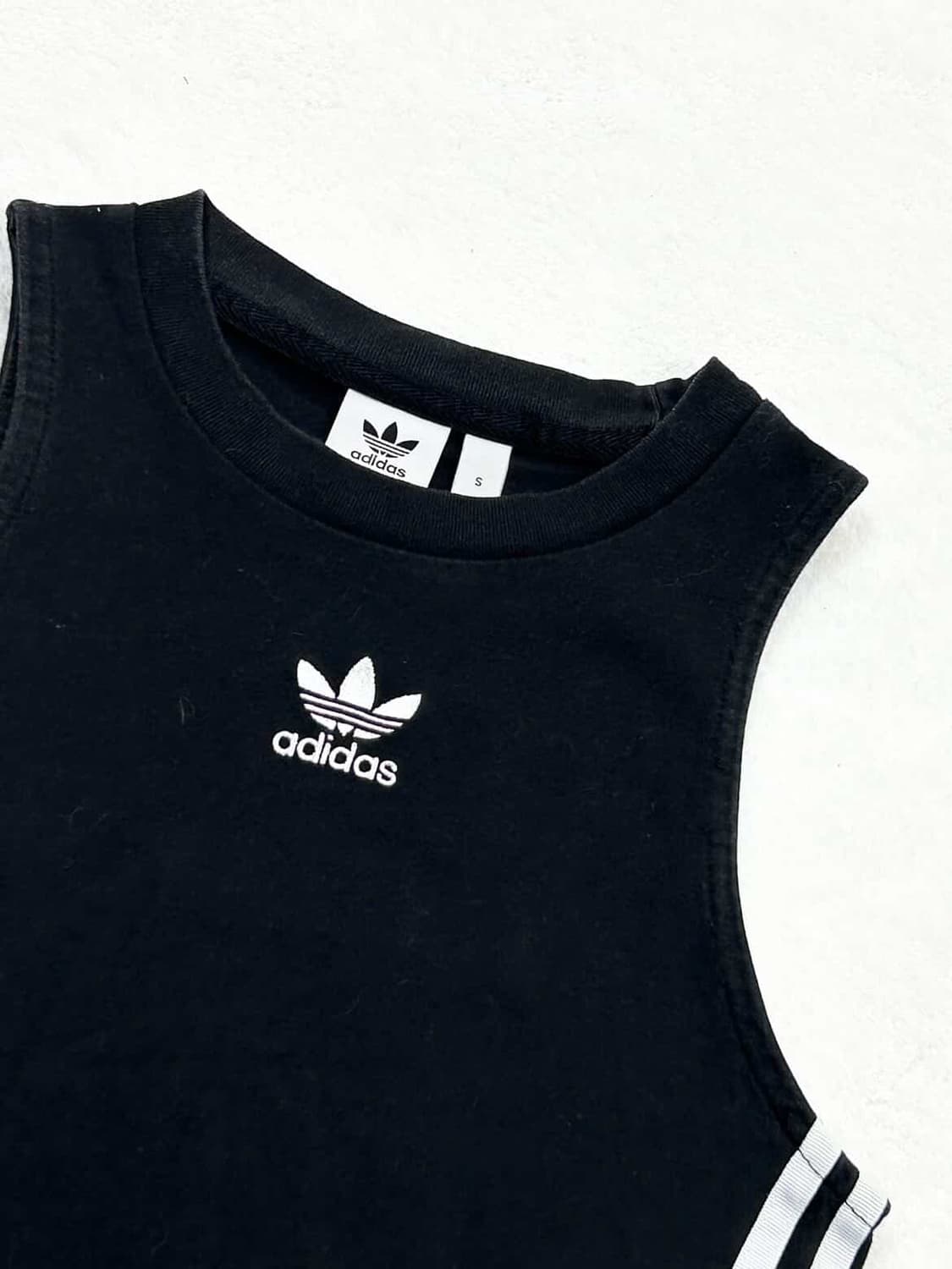아디다스 센터로고 삼선 크롭 탱크탑 상품이미지6