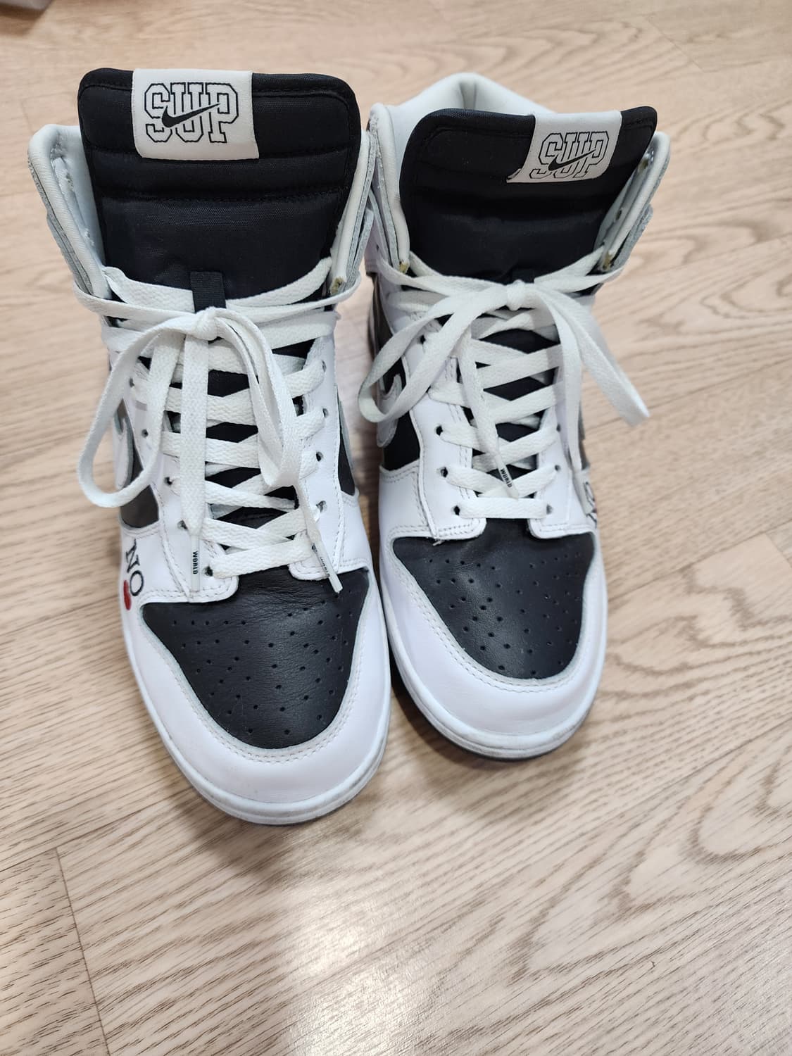 나이키 x 슈프림 SB 덩크 하이 OG QS 바이 애니 민즈 블랙 화이트 상품이미지1