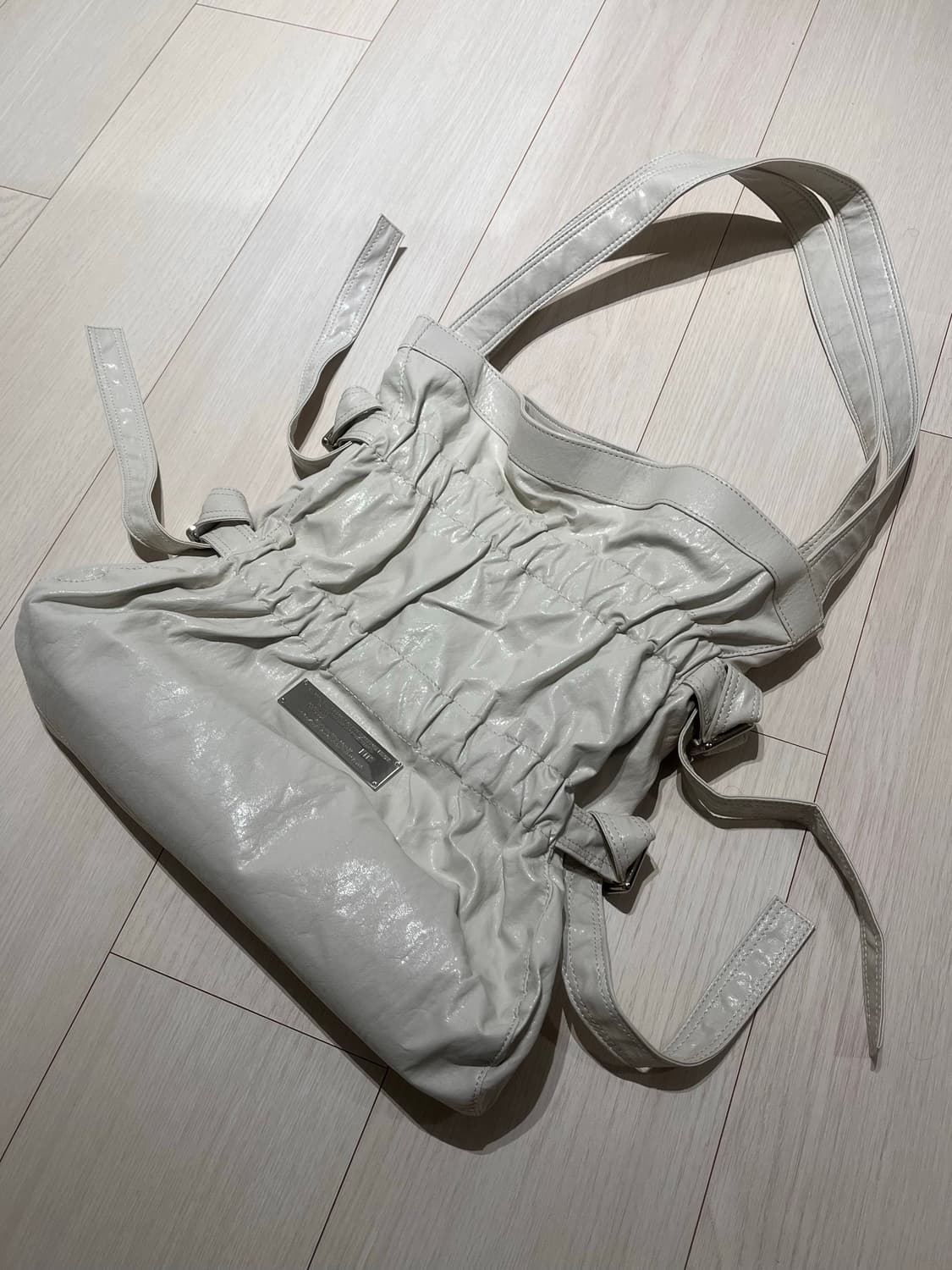 마뗑킴 포우 레더 씨쉘 백 아이보리 상품이미지2