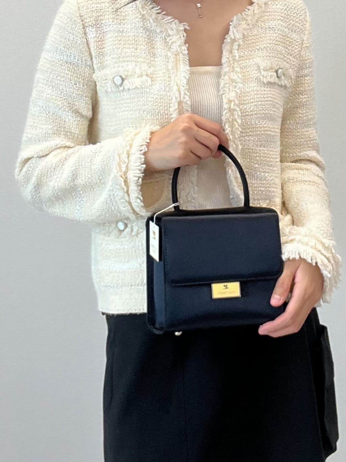 courreges / 꾸레쥬 블랙 새틴 스퀘어 토트백  상품이미지10