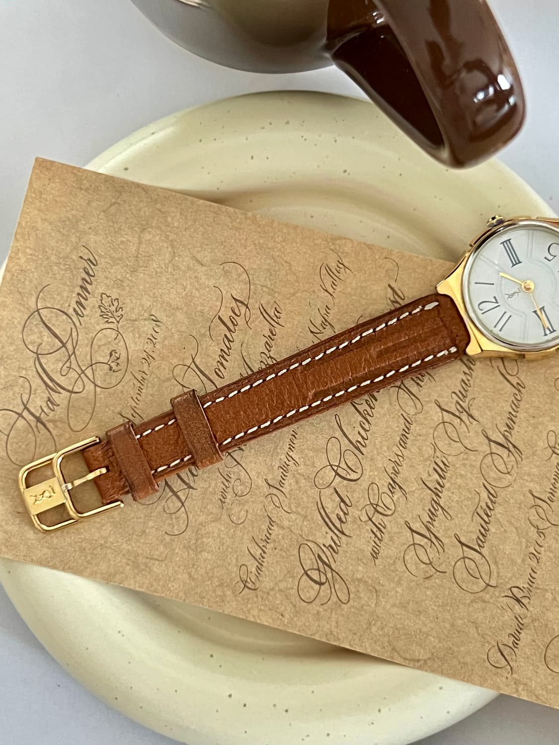 Saint Laurent  옐로우 골드 라운드 생로랑 시계  상품이미지8