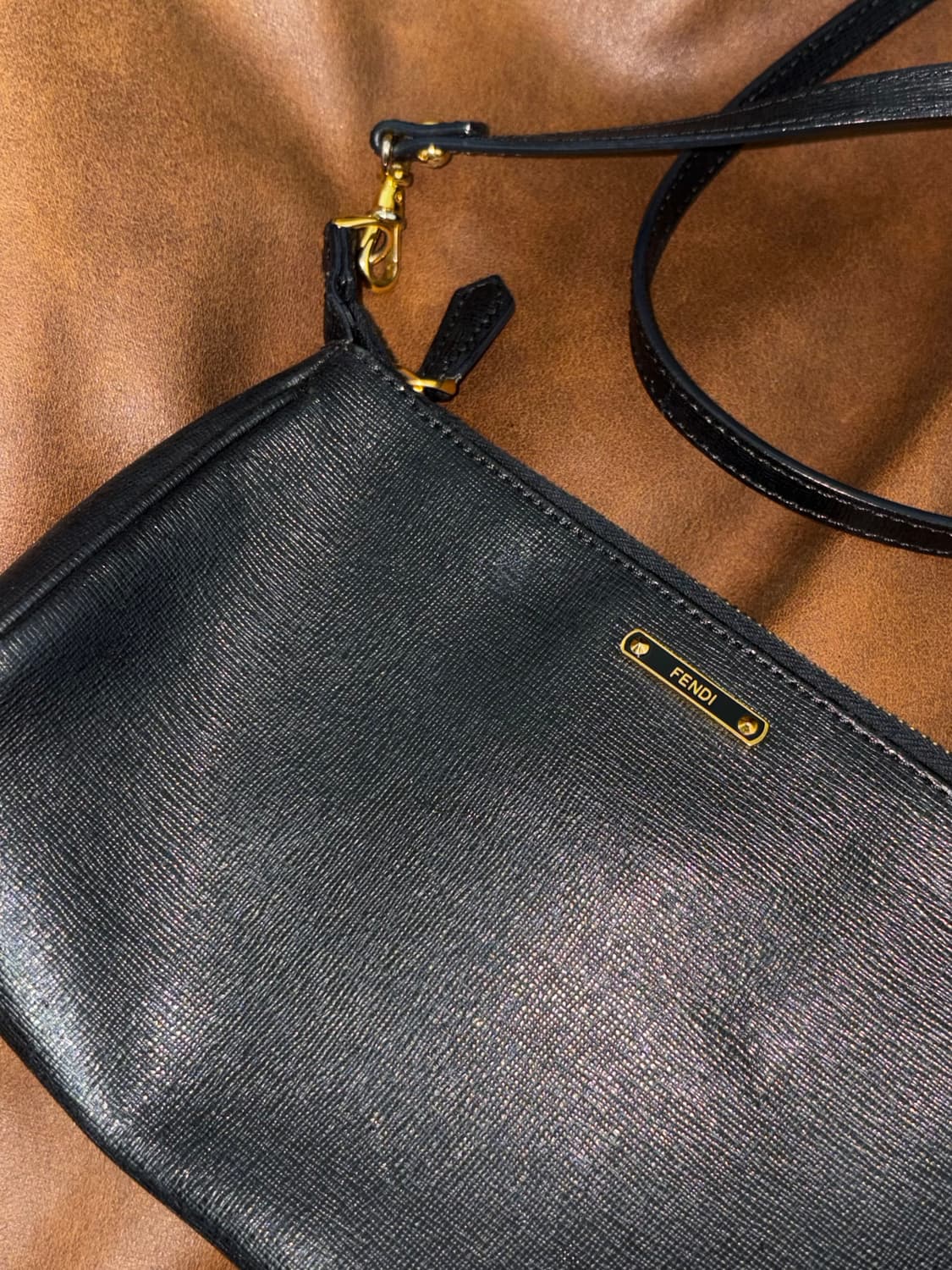 펜디 금장 레더 크로스백 상품이미지2