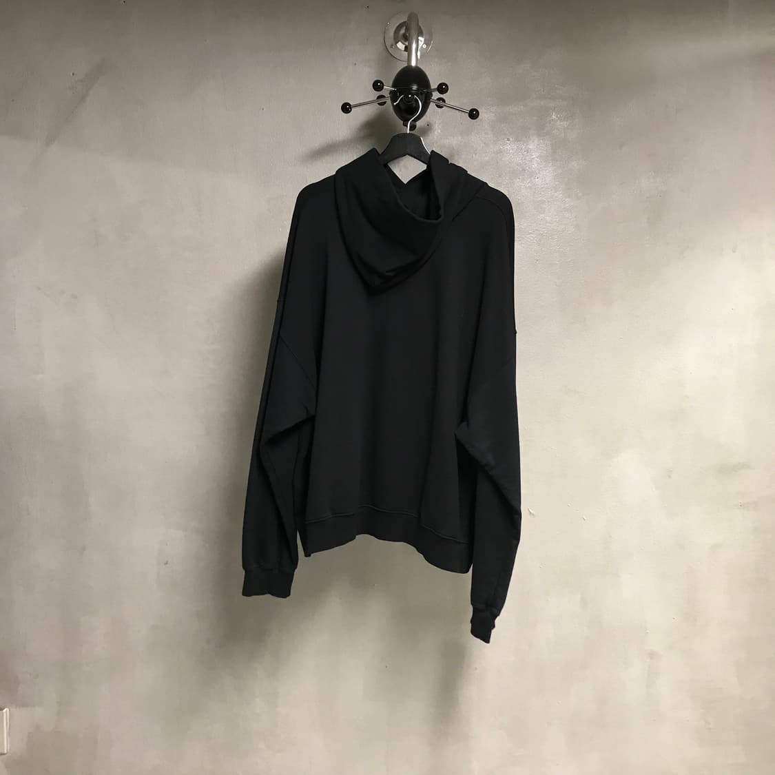 발렌시아가 로고 후드티 블랙 3 상품이미지7