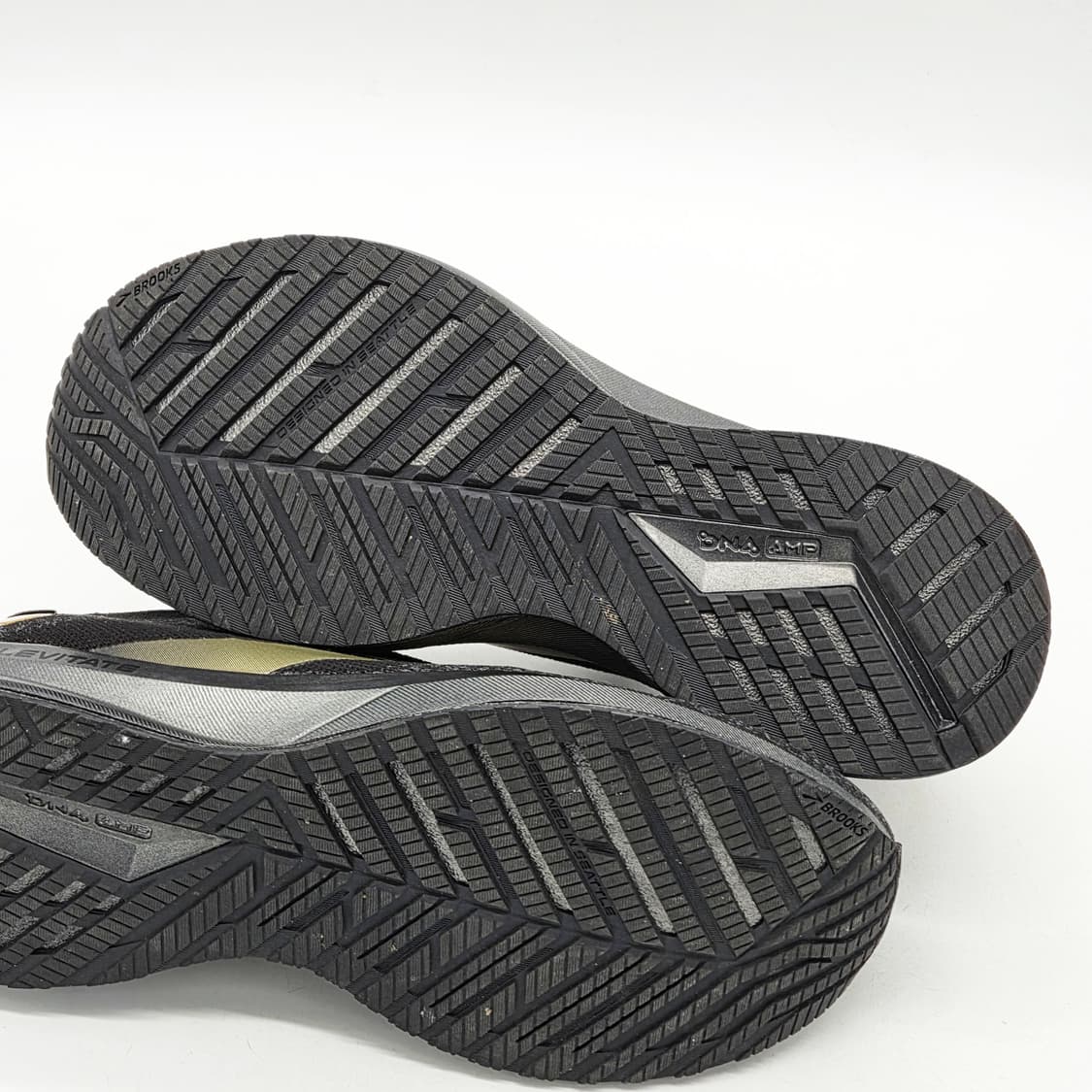  브룩스 레비테이트 4 검/금 (265 D) 상품이미지3