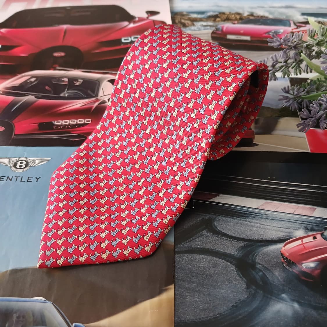 페라가모 실크 레드 강아지 패턴 넥타이 8.5cm A+등급 A18886
 상품이미지2