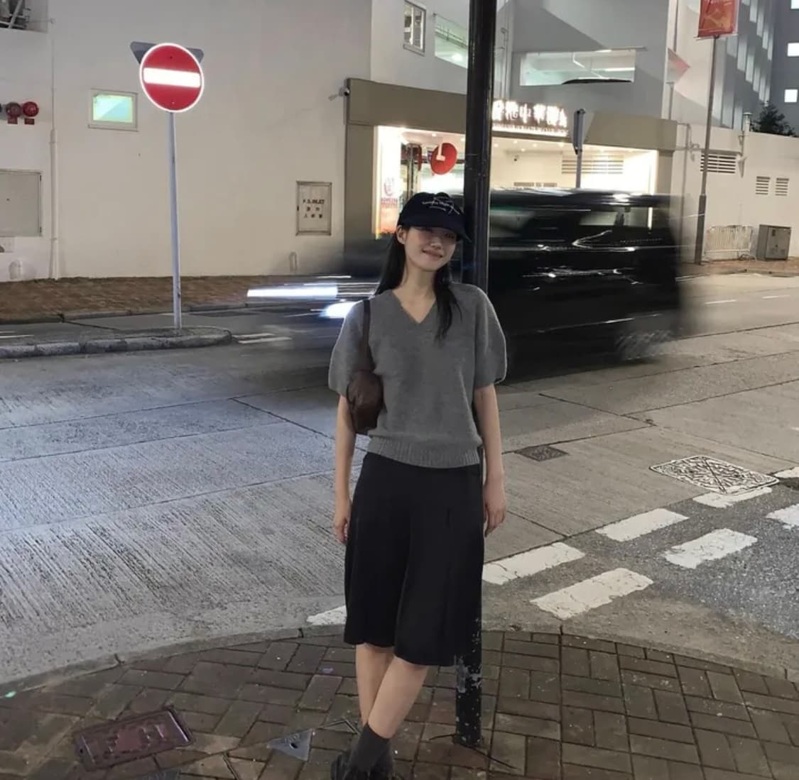 프릴리 브이넥 퍼프 반소매 니트  상품이미지3