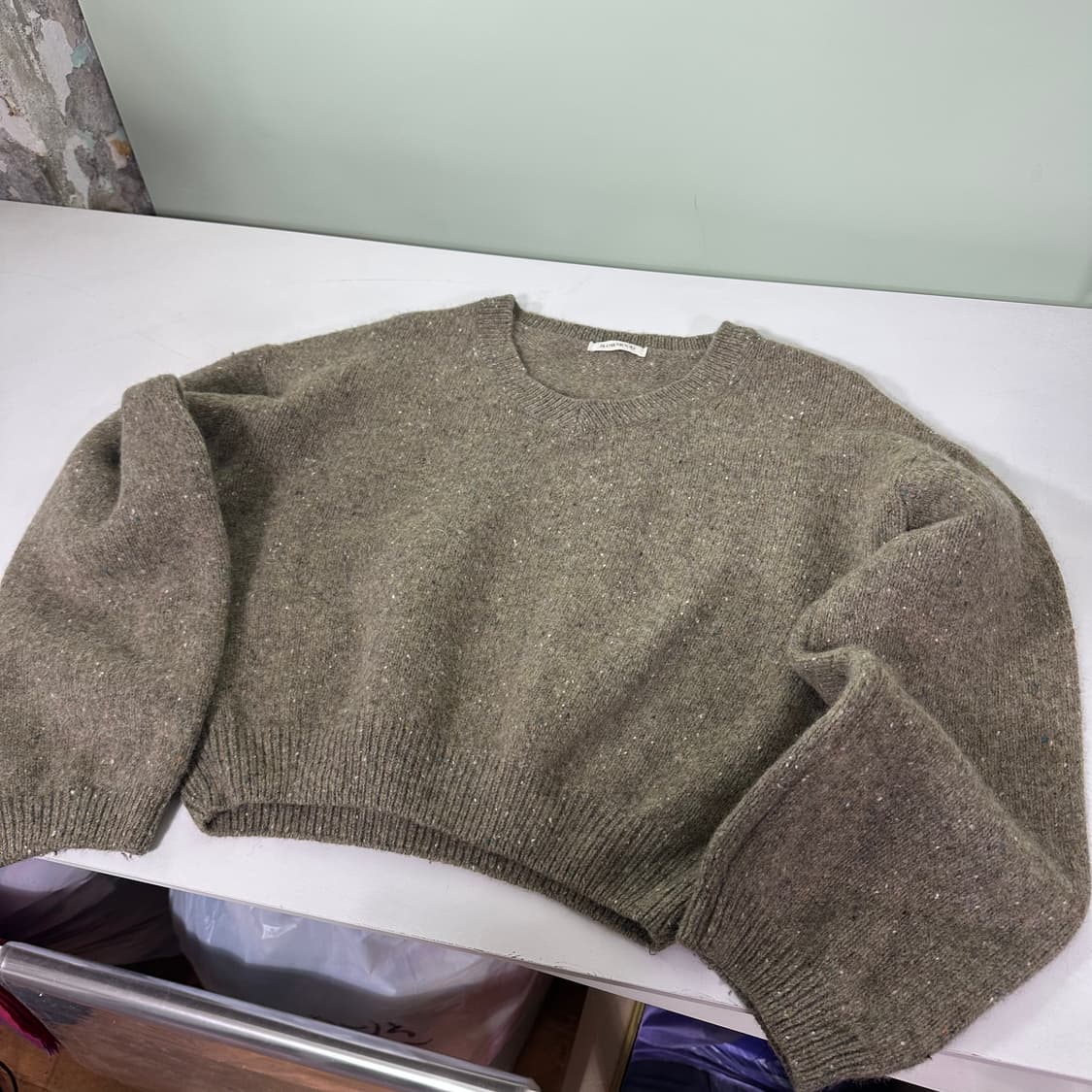 우먼OS 슬로우무드 나염베이지 크롭니트 상품이미지1