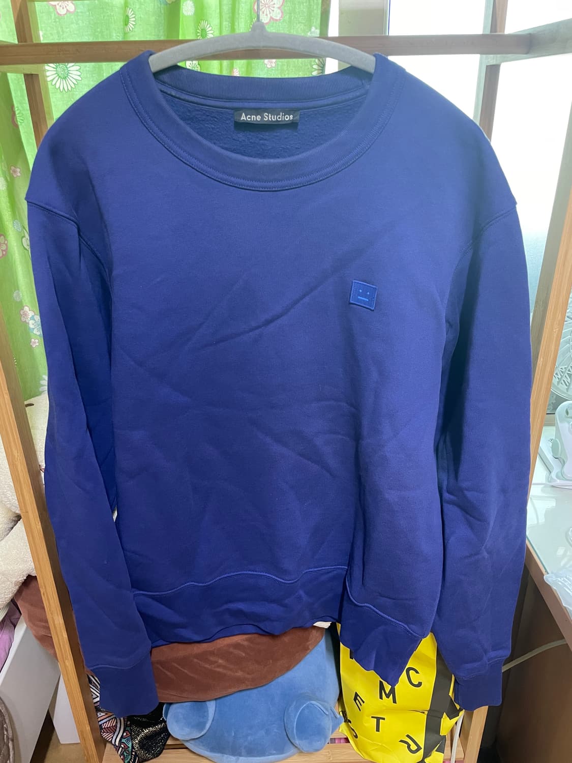 아크네 스튜디오 맨투맨 로얄블루 상품이미지1