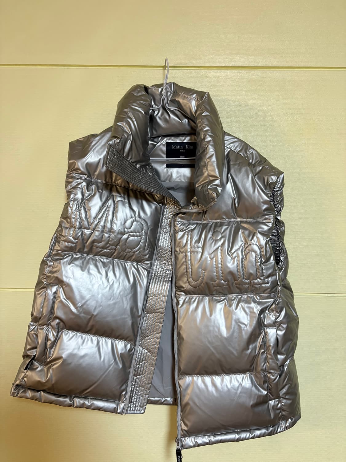 마뗑킴 빅 로고 포인트 다운 조끼 상품이미지1