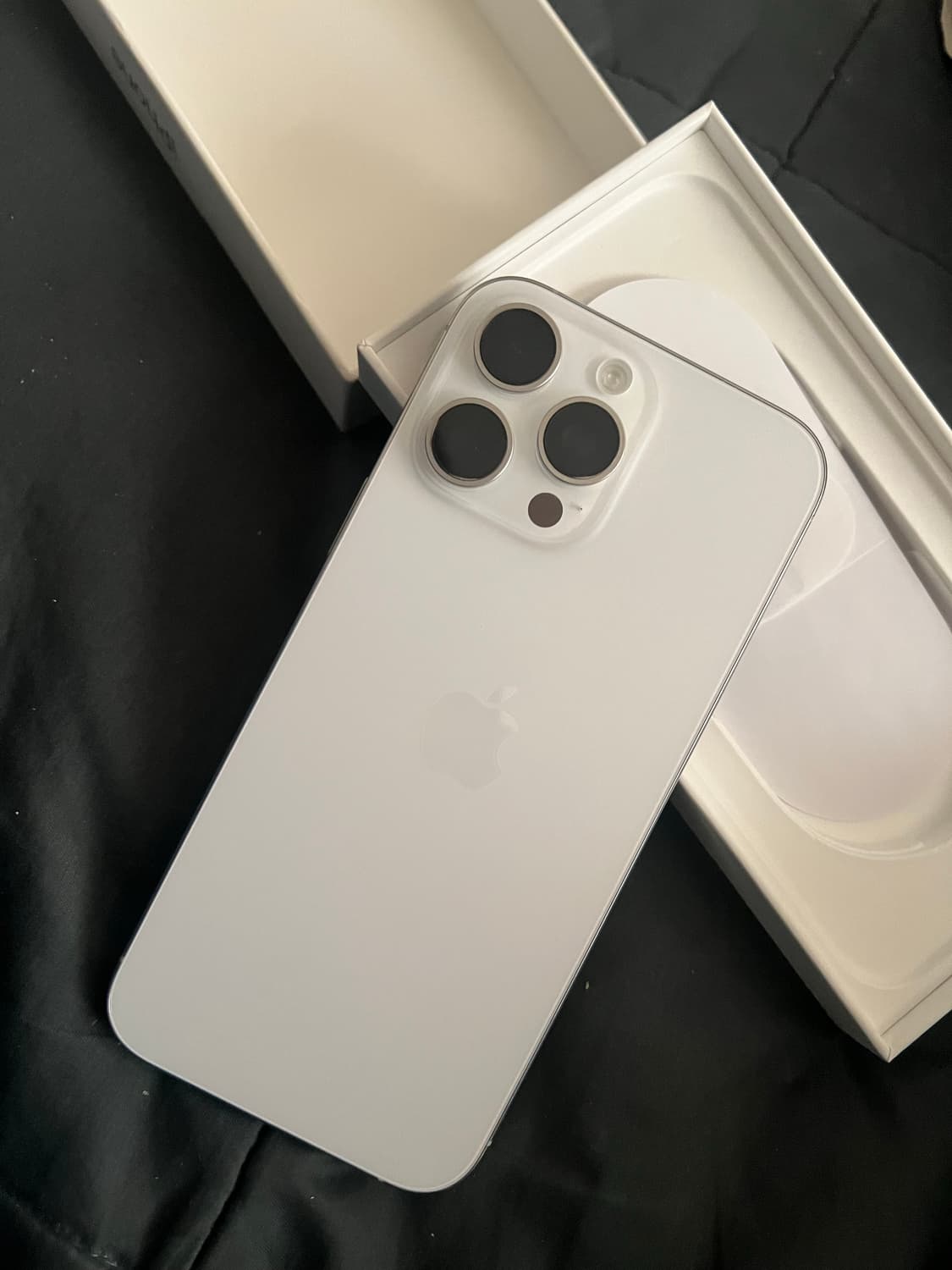 아이폰16 프로맥스 256 상품이미지1