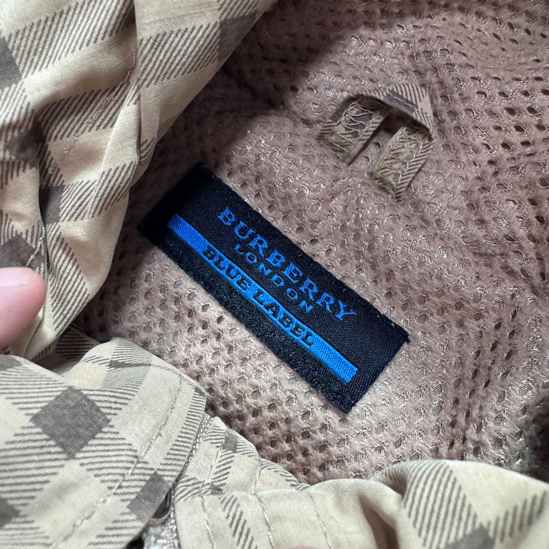 정품 버버리 블루라벨 노바체크 후드자켓 상품이미지3