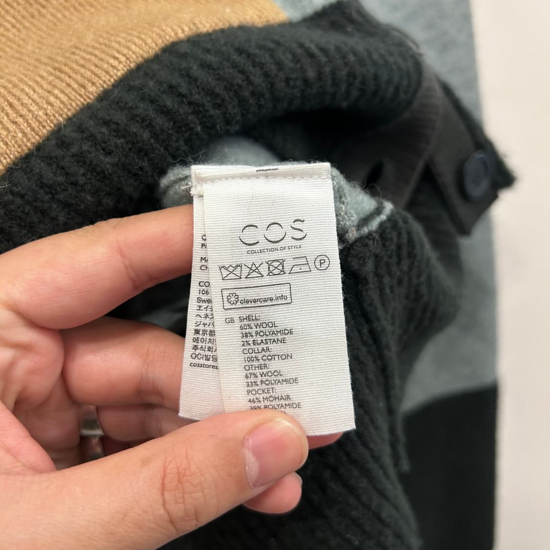 코스 배색 포켓 브이넥 울부클 크롭 가디건 상품이미지4
