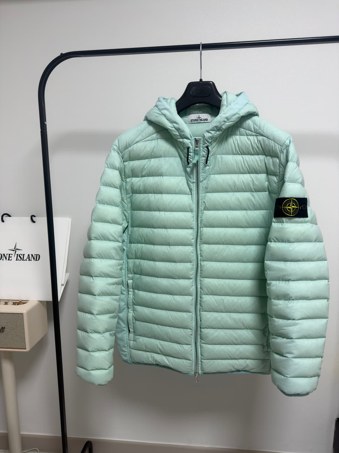 [레어 컬러, XL] 스톤아일랜드 룸 우븐 챔버스 경량패딩 상품이미지1