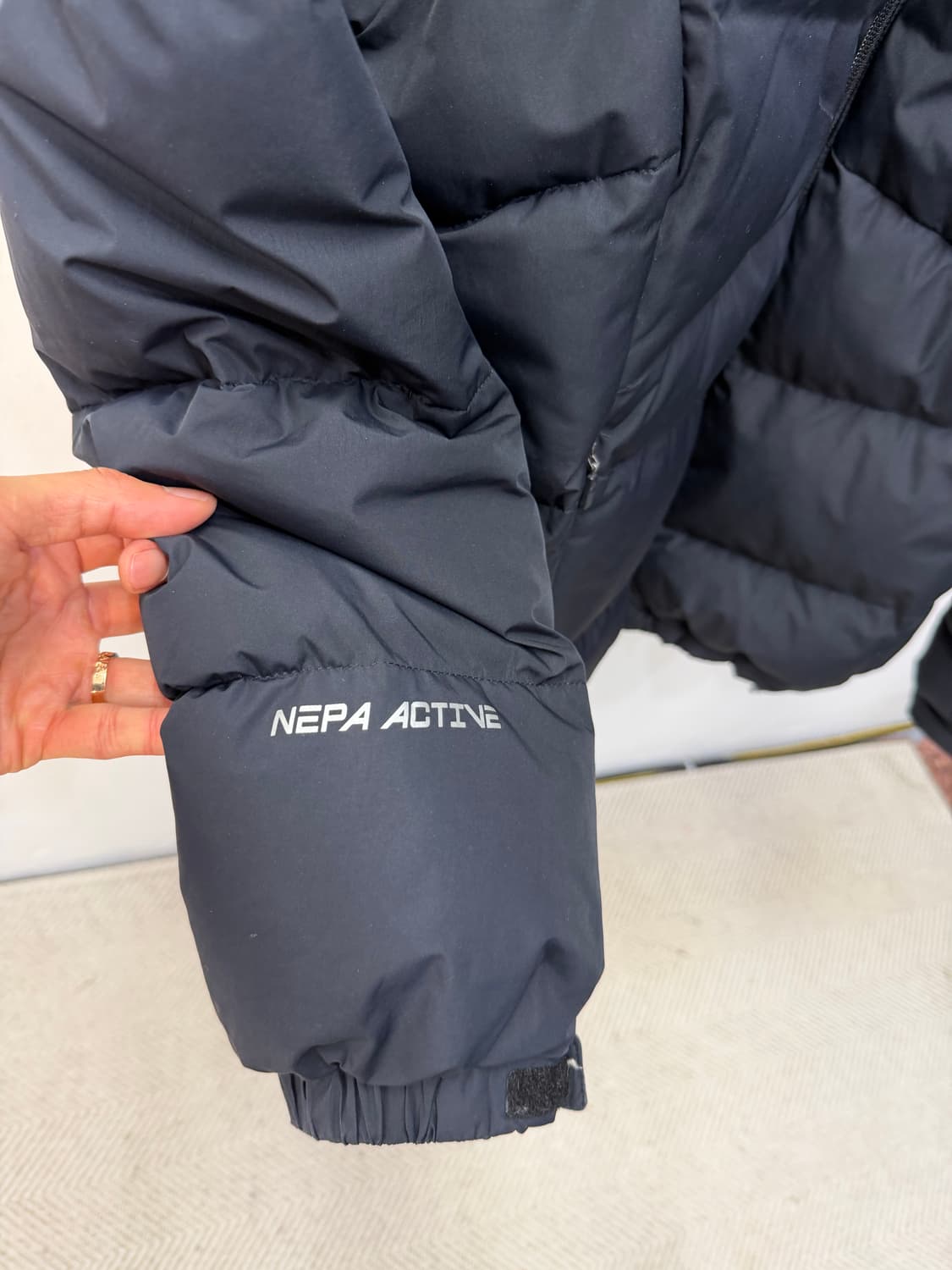 정품) 네파 남성 블랙 덕다운 패딩 110 상품이미지4