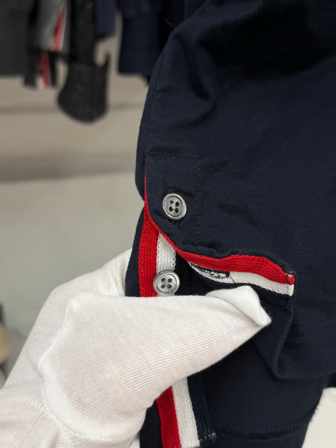 [2] 톰브라운 포켓 삼선 반팔티 상품이미지5