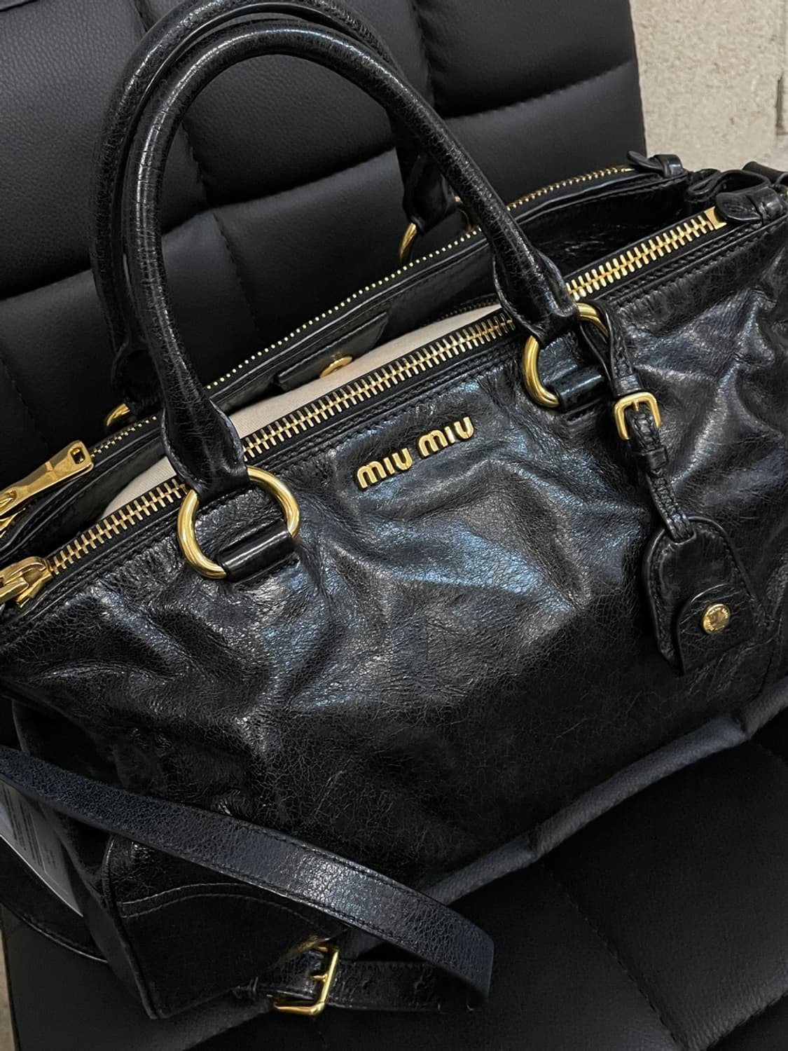 미우미우 비텔로 샤인 숄더 백 상품이미지1