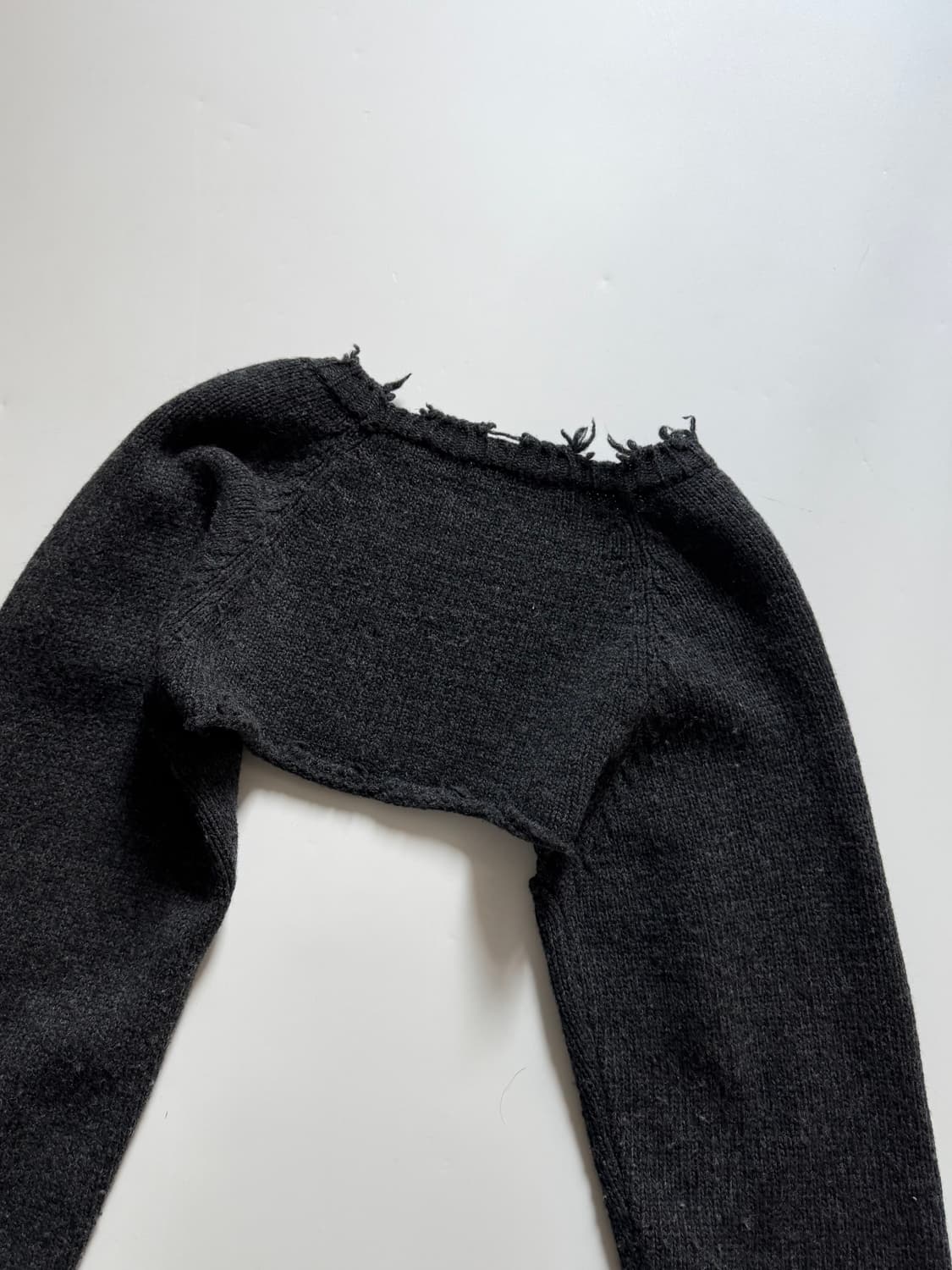 The Open Products 더오픈프로덕트 데미지드 볼레로 차콜 컬러 상품이미지5