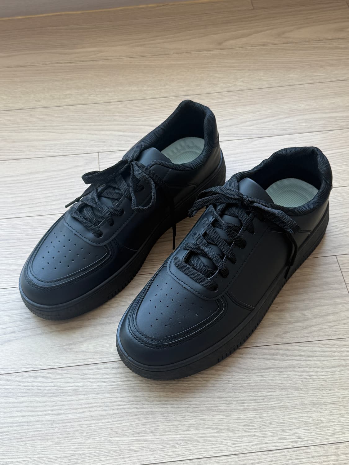 260) 블랙 캐주얼 스니커즈 상품이미지1