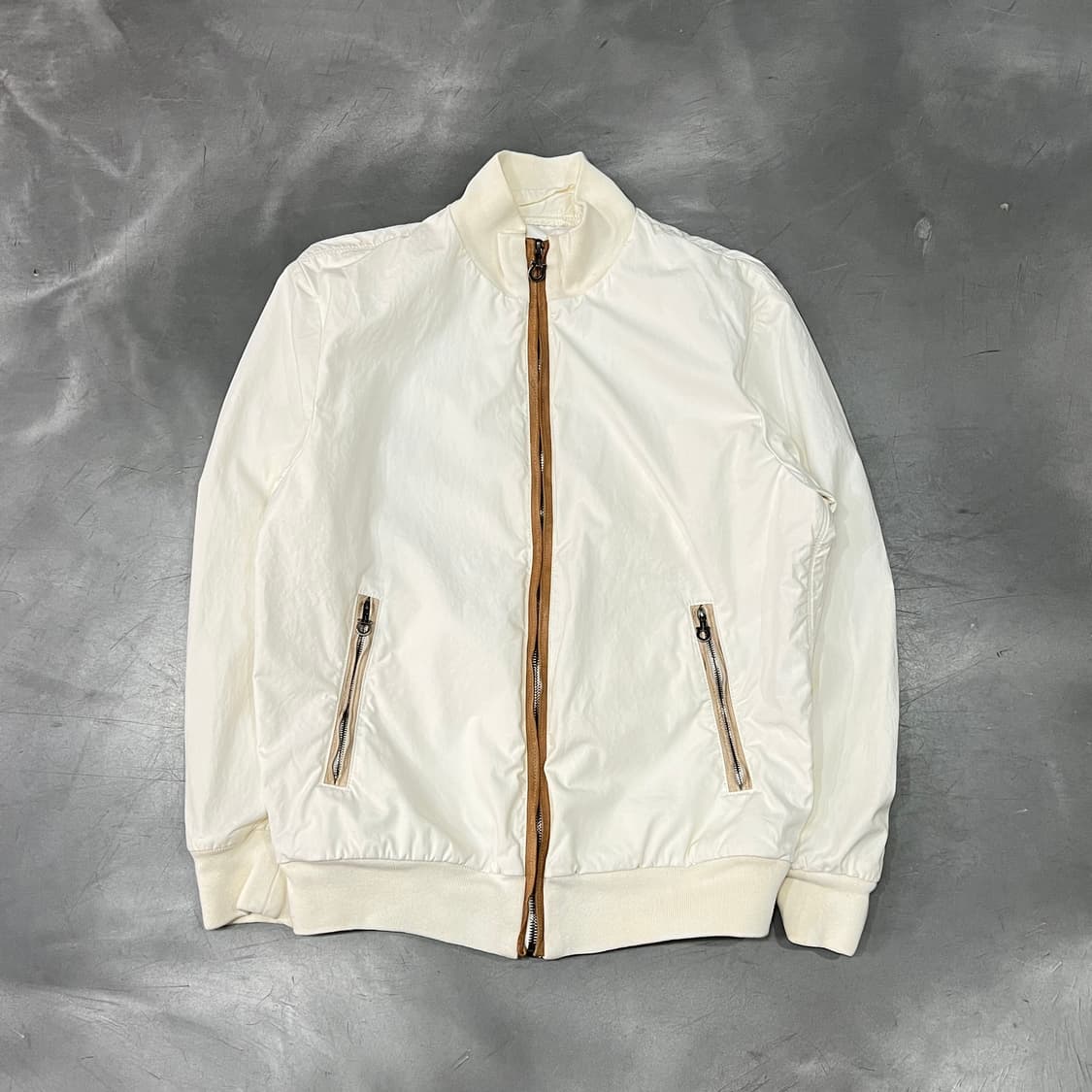  페레가모 레더 디테일 봄버 자켓 y14742 상품이미지1