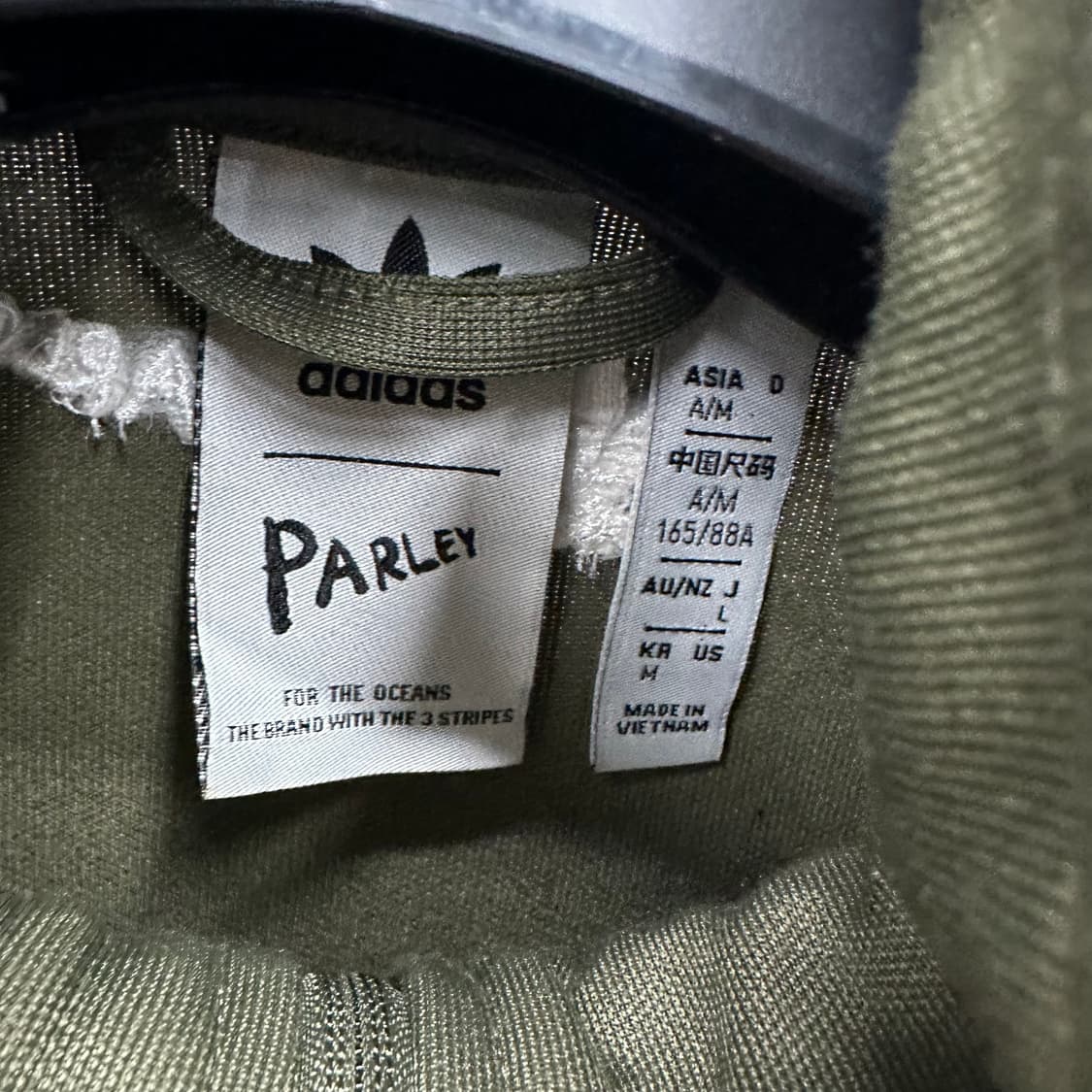 95 아디다스 X PARLEY 여자 크롭 져지 트랙탑 상품이미지3