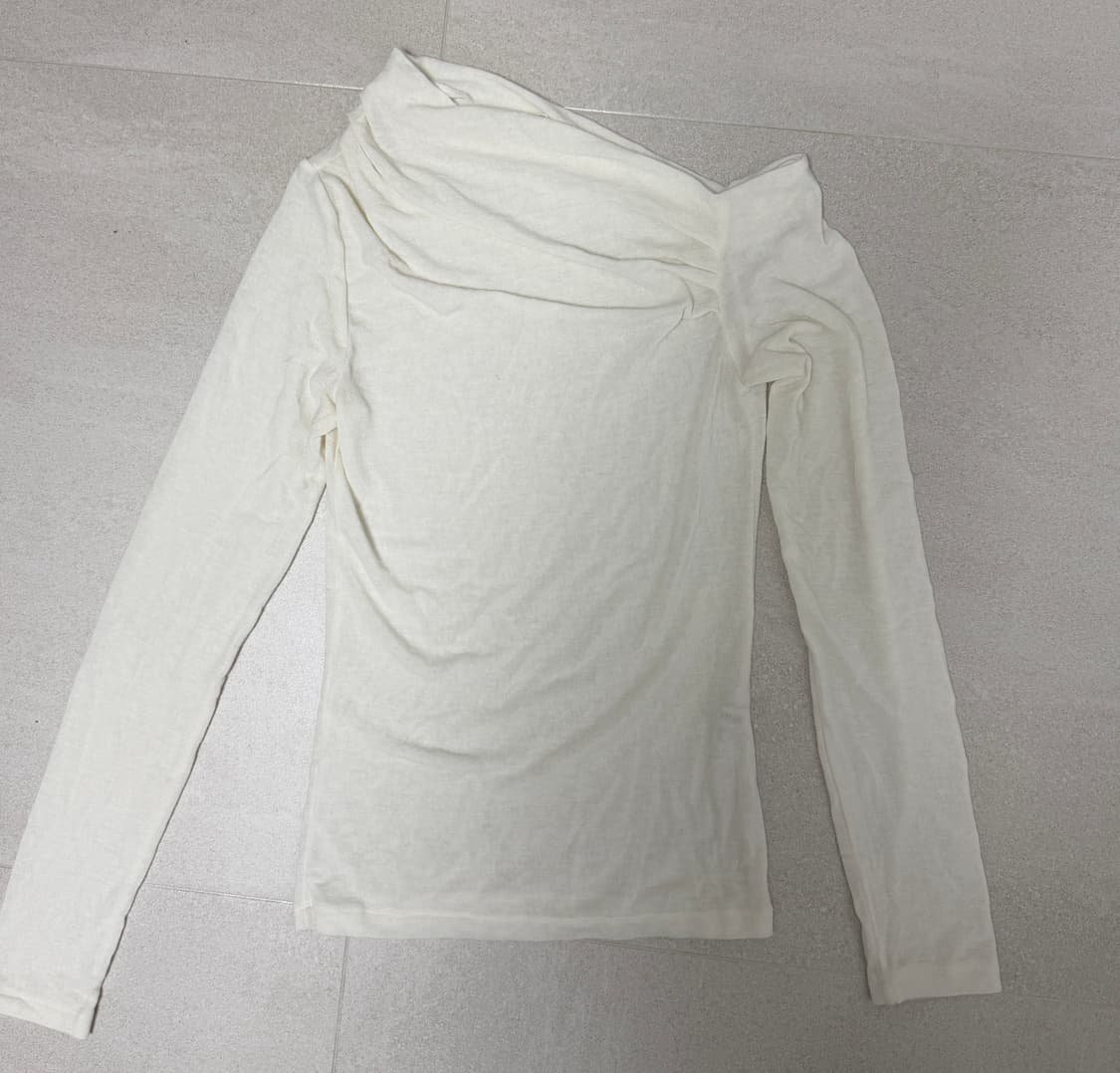 언발 드레이프 원숄더 오프숄더 티 상품이미지3