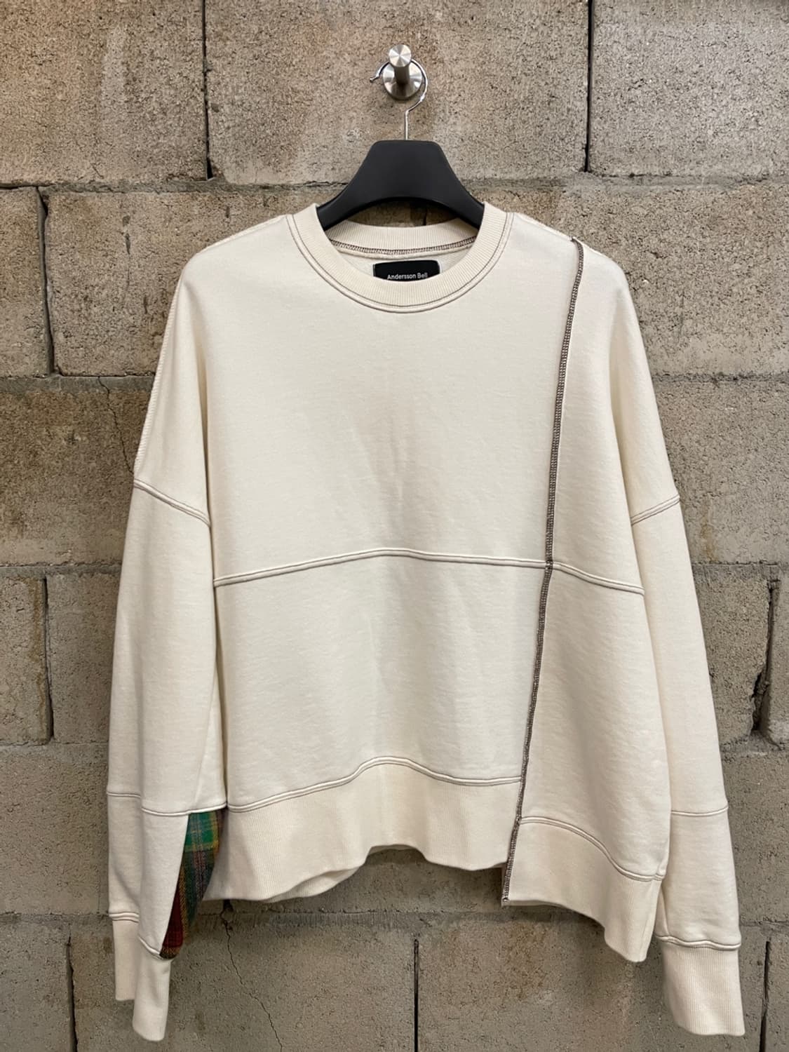 앤더슨 벨 울 패치 맨투맨 상품이미지1