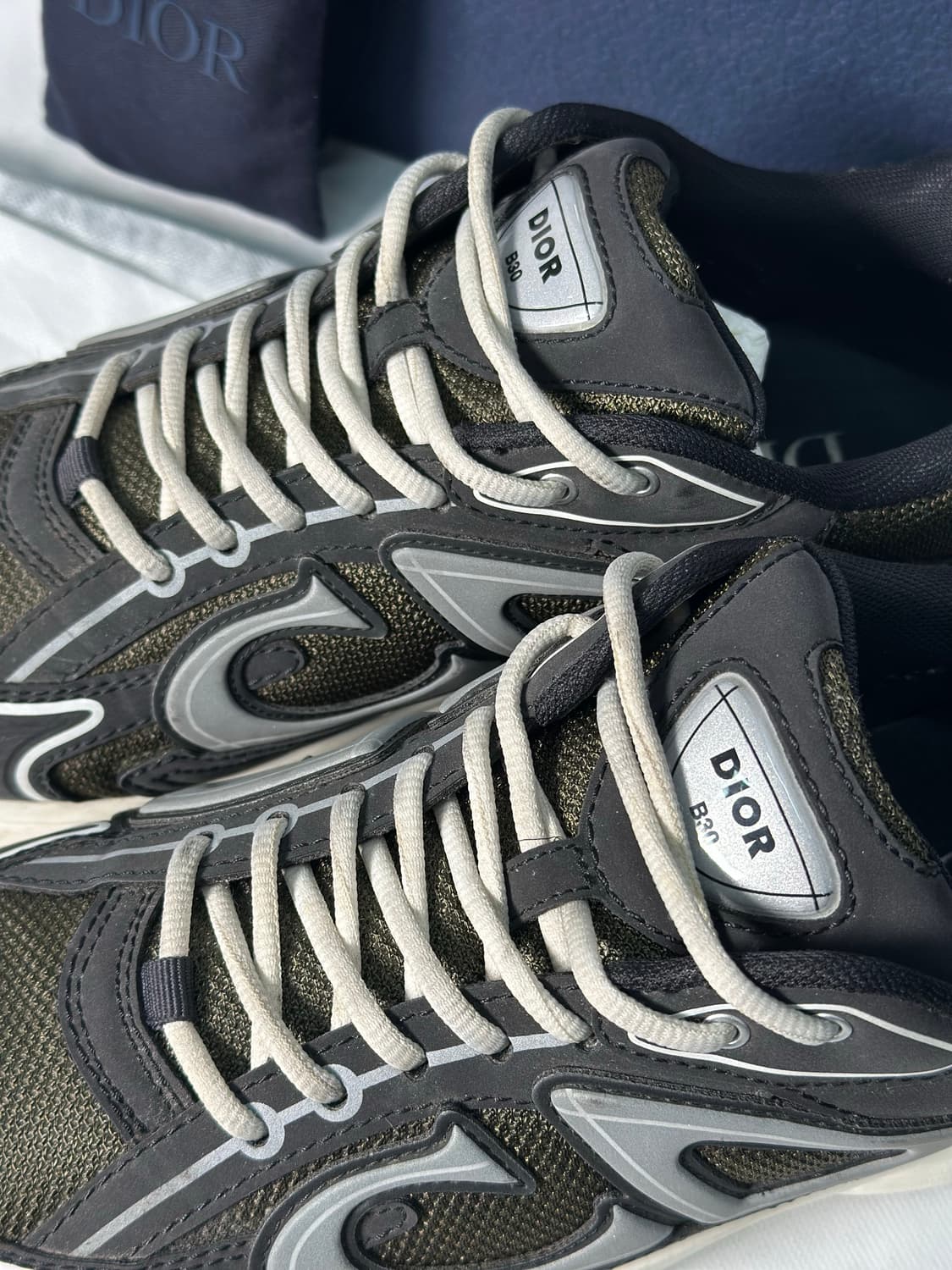 디올 B30 스니커즈 딥그린 메쉬블랙 상품이미지6