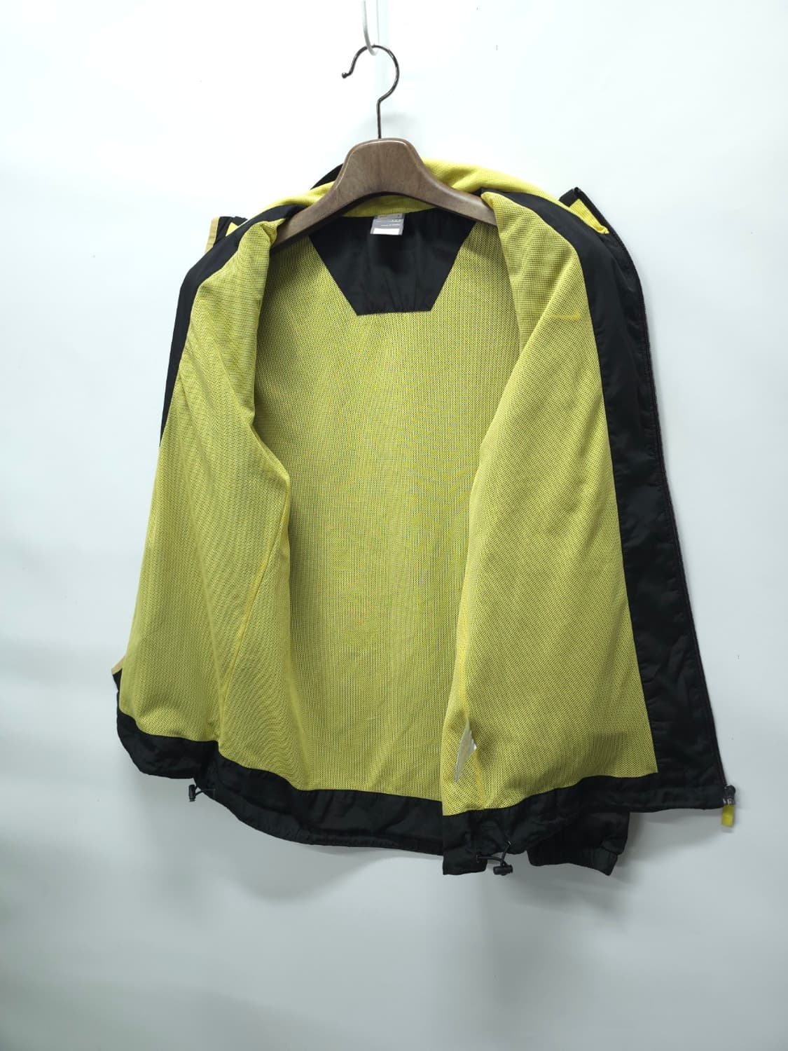 [나이키] 블랙 & 옐로우 배색 바람막이 (L사이즈/100) 상품이미지9