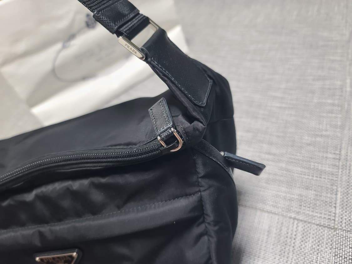 프라다 바이커백 미디움 2vh994 크로스백 숄더백 상품이미지8