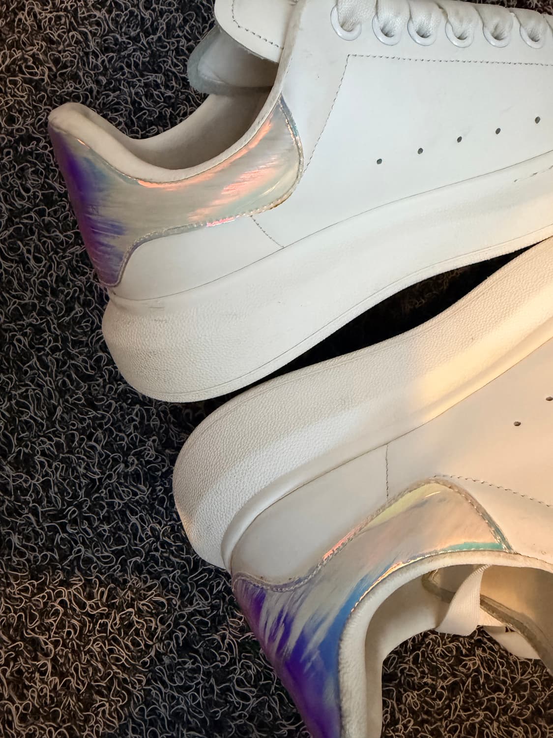 알렉산더 맥퀸 오버사이즈 스니커즈 - 홀로그램 탭 (39사이즈) 상품이미지6