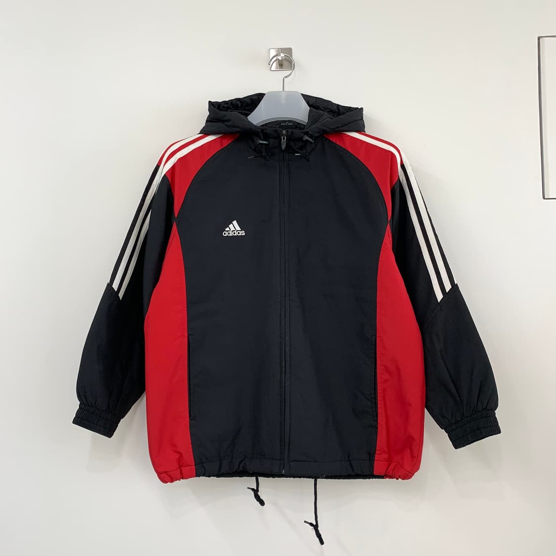 아디다스 빅로고 누빔안감 바람막이 점퍼 상품이미지2