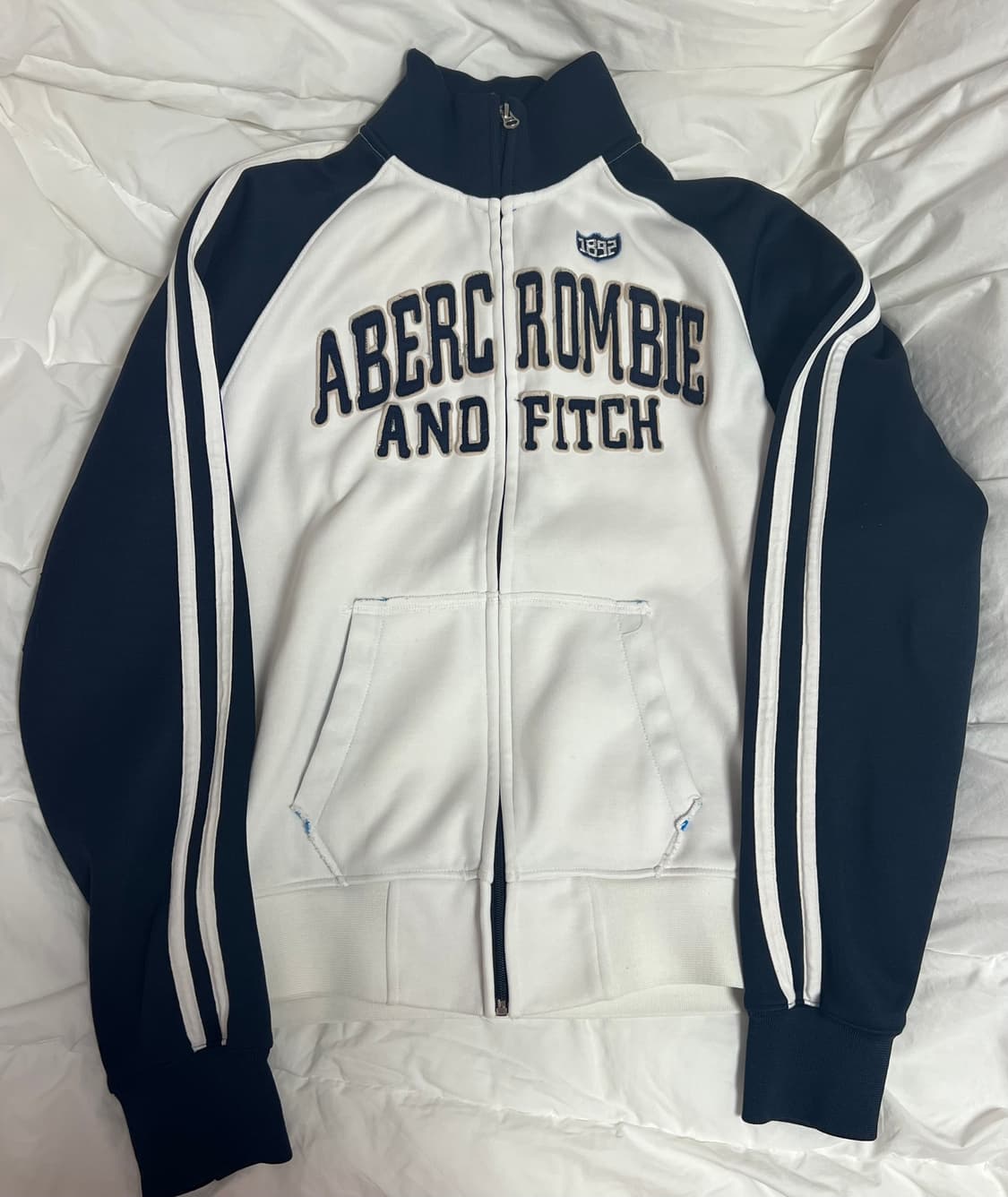 아베크롬비 화이트 네이비 집업 상품이미지1