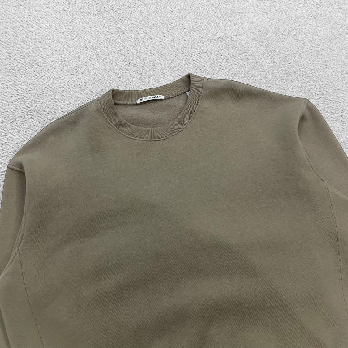 아워레가시 크로스 크루넥 맨투맨 베이지 상품이미지2