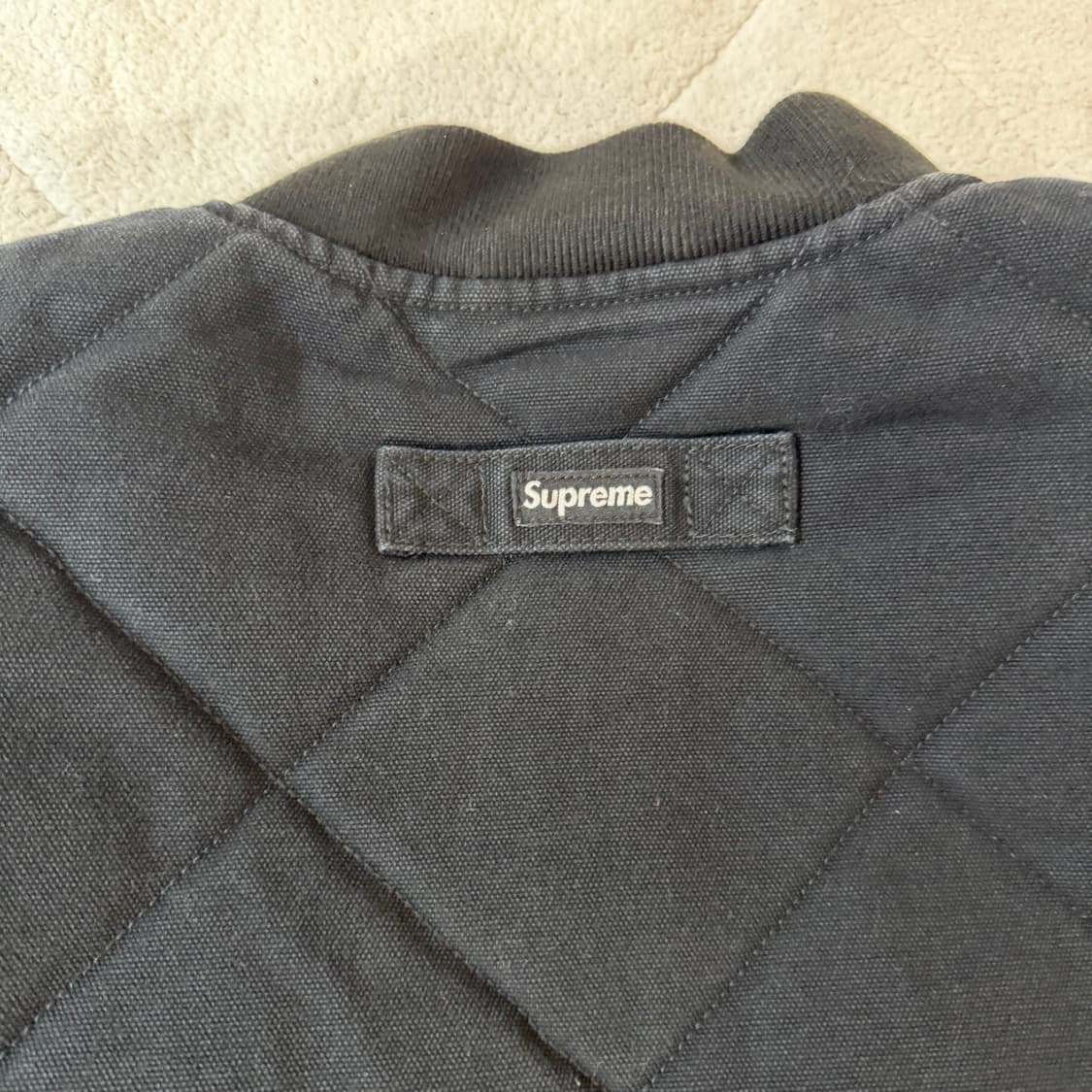 [XL] 슈프림 집 오프 슬리브 퀼티드 봄버 자켓 블랙 - 25FW 상품이미지3