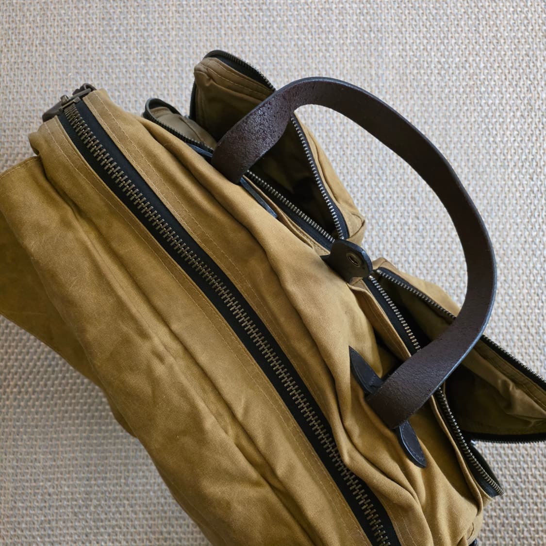 Filson 필슨 경량화 왁스드 코튼 켄버스 필드백 가방 상품이미지9