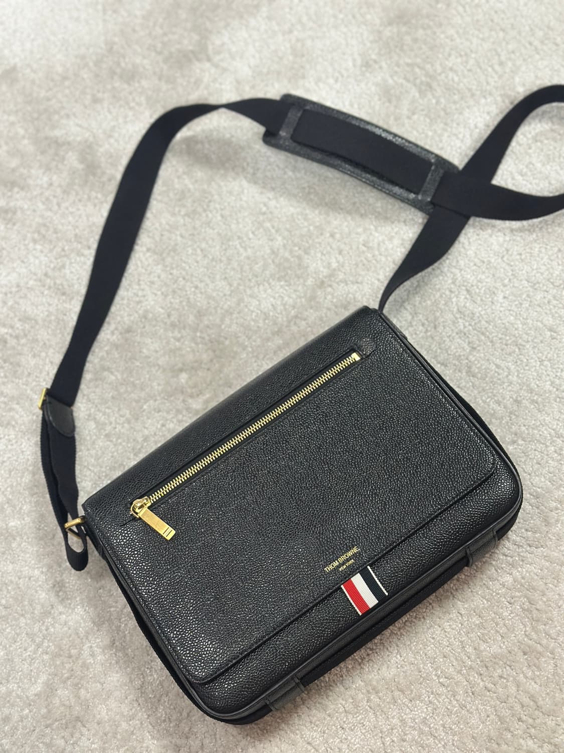 톰브라운 크로스백 상품이미지1