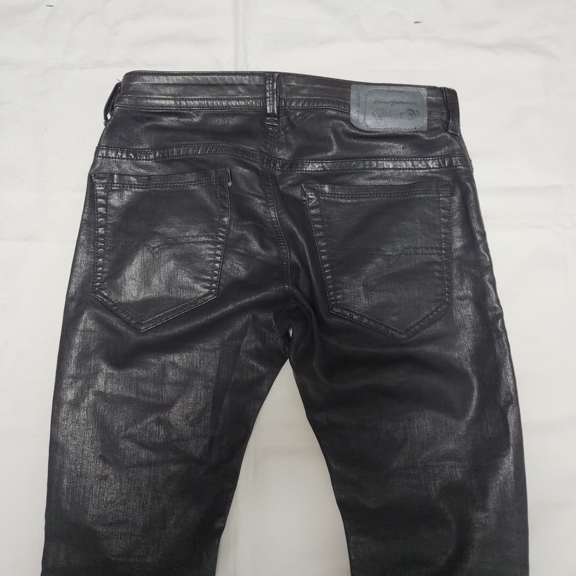 DIESEL THAVAR 디젤 락시크 아티잔 코티드 블랙 팬츠 상품이미지4