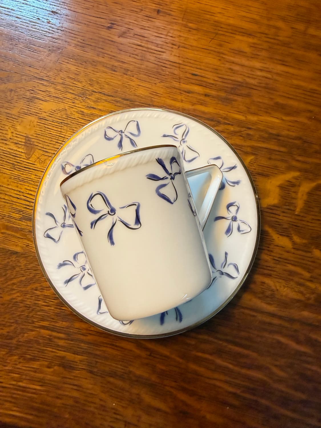 생 로랑(YSL)출시된 블루 리본 패턴 본차이나 찻잔 세트 상품이미지2