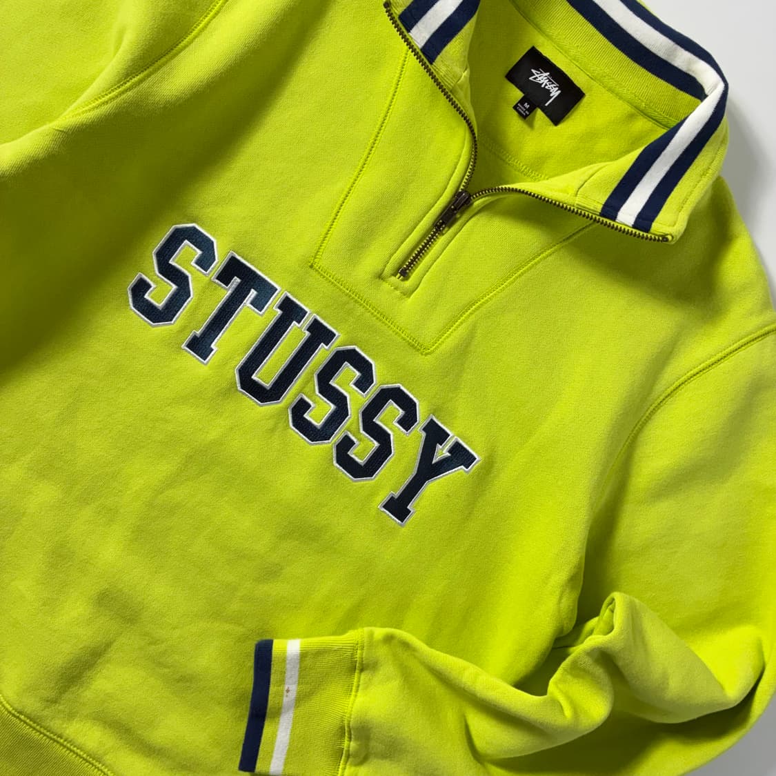 Stussy  스투시 스펠아웃 네온 풀오버 반집업 맨투맨  상품이미지3