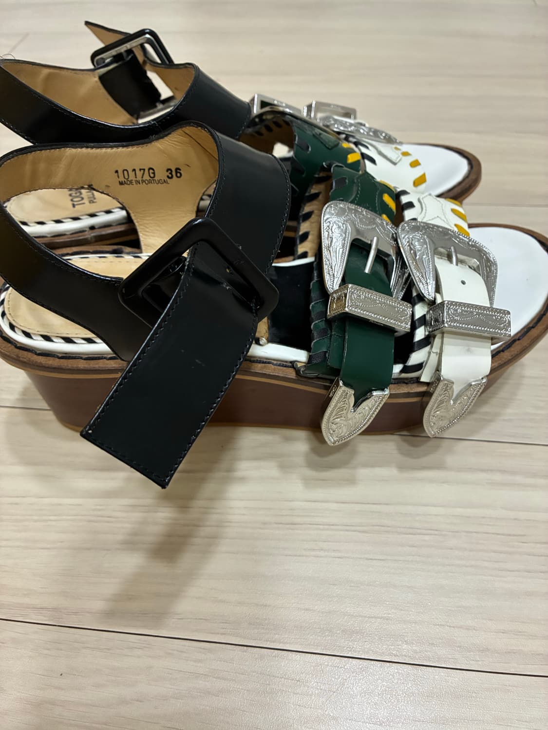 (새상품) 토가풀라 웨스턴 버클 플랫폼 샌들 235mm eu 36 상품이미지3