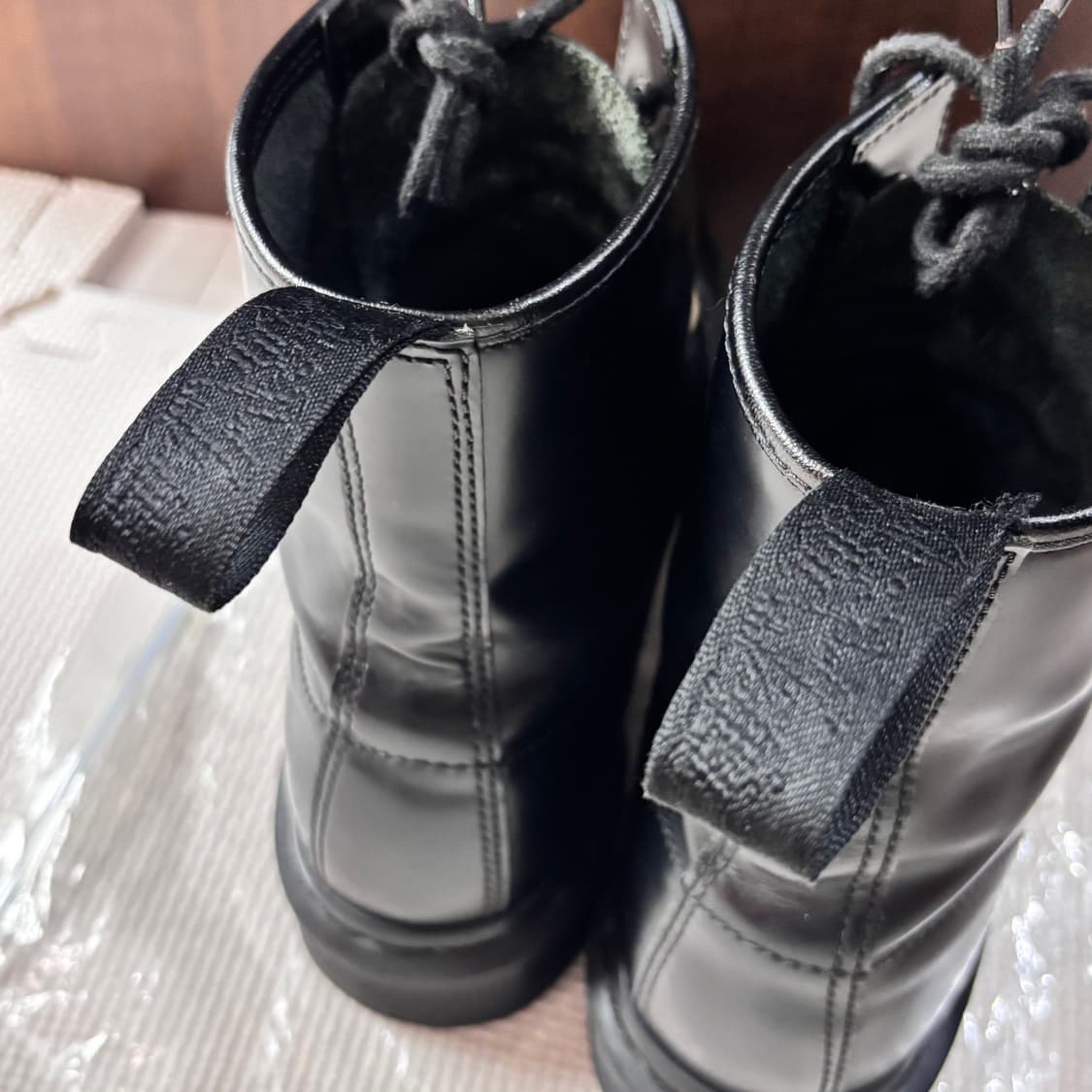 닥터마틴 1460 모노 8홀 블랙 워커 부츠 상품이미지4