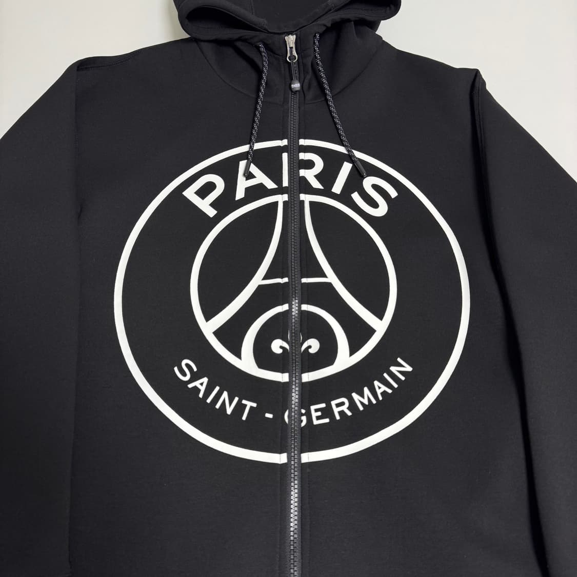 Edifice x PSG 협업 후드집업 상품이미지2