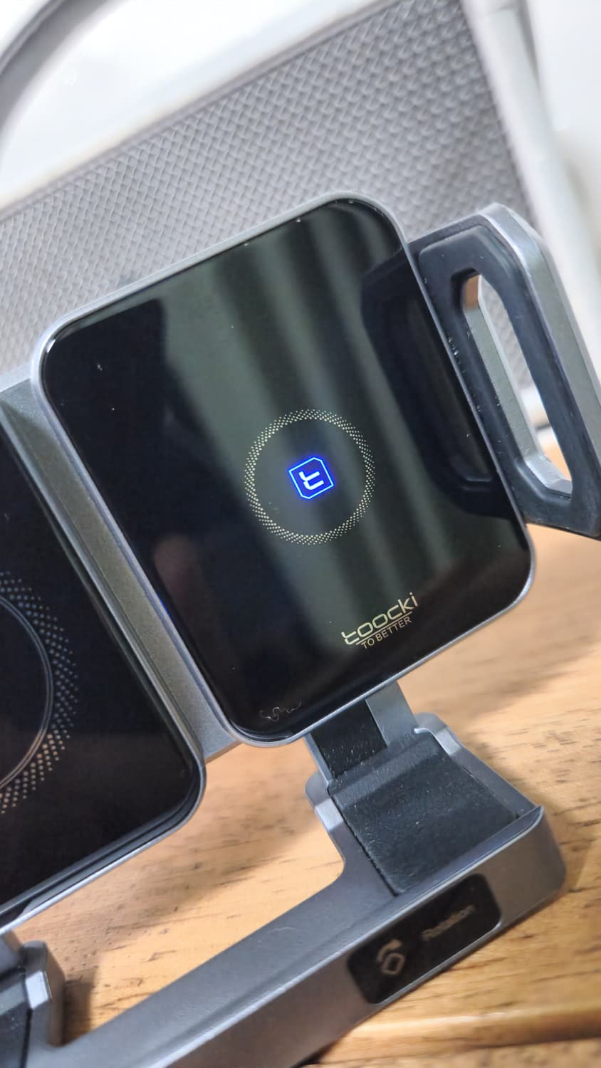 # toocki 듀얼 무선 충전 폴드 플립스마트폰 충전기 / 차량용충전기 상품이미지8